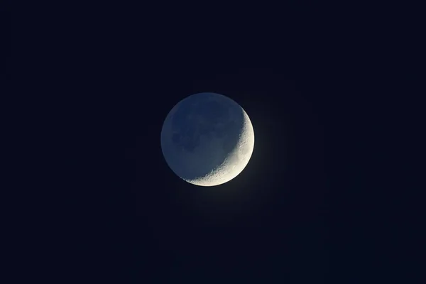 大きな望遠鏡で撮影した月です。私の天文学の仕事. — ストック写真