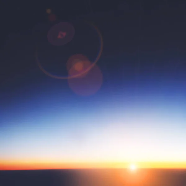 Схід сонця з висоти над хмарами та атмосферою . — стокове фото