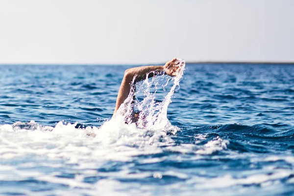 Swimmer training on the open sea / ocean. — Stock Photo, Image