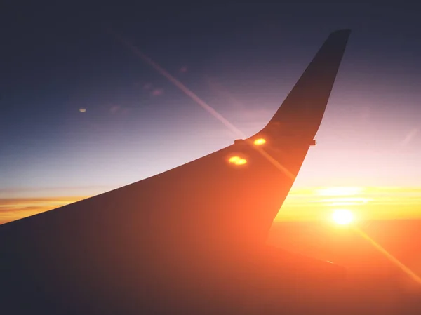 Sonnenaufgang / Sonnenuntergang von einem Flugzeugsitz aus. — Stockfoto