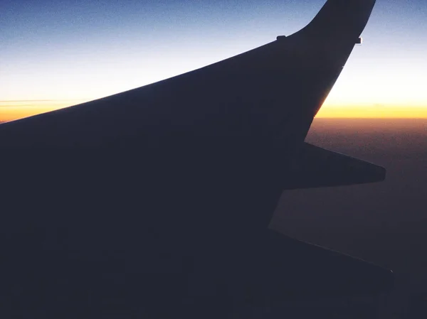 Morgens / abends von einem Flugzeugsitz aus. — Stockfoto