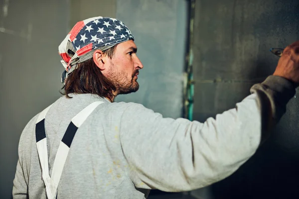 Painter painting walls with a paint brush. — Stock Photo, Image