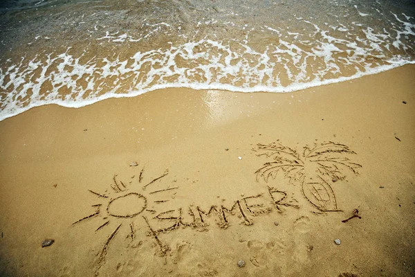 Kumda yaz çizimleri - kumlu bir plajda zevk. — Stok fotoğraf