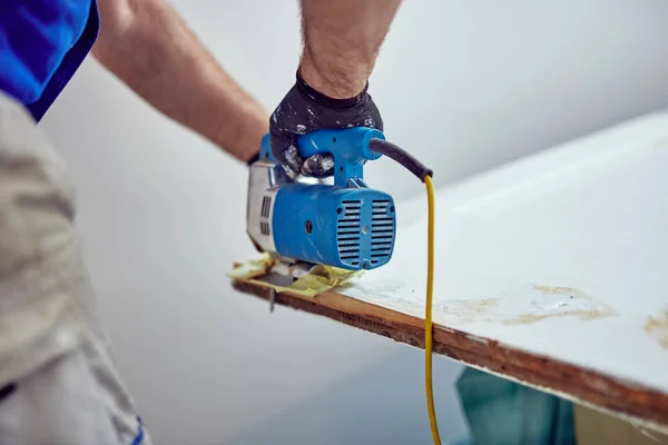 Handyman fixing / working on a house renovation. — Stock Photo, Image