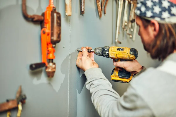 Rebuilding a garage in  a retro vintage style. — Stock Photo, Image