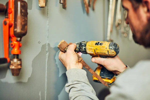 Reconstruyendo un garaje en un estilo vintage retro . — Foto de Stock