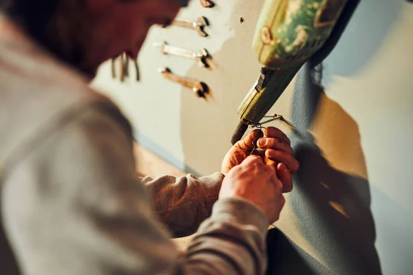 Reconstruindo uma garagem em um estilo vintage retro . — Fotografia de Stock