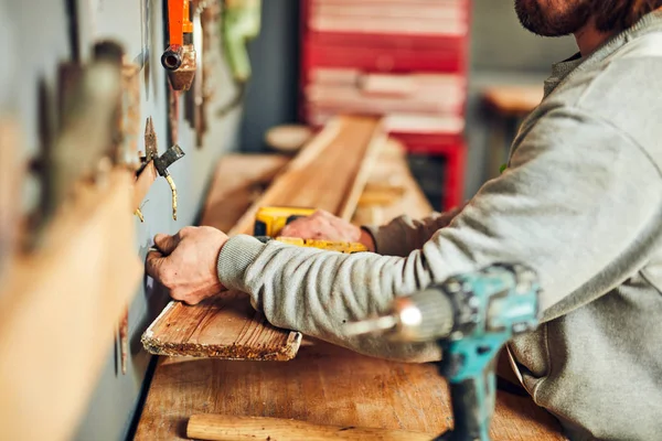 Reconstruindo uma garagem em um estilo vintage retro . — Fotografia de Stock