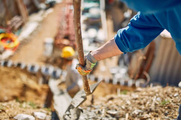 Construction worker on a heavy site doing hard work. — Stock Photo, Image