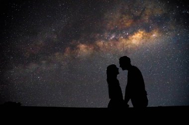 Çift Samanyolu yıldızların altında. Benim astronomi çalışmaları.