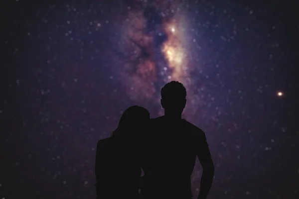 Couple under the Milky way stars. My astronomy work. — Stock Photo, Image