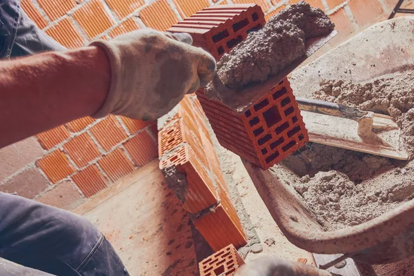 Real construction worker bricklaying the wall indoors. — Stock Photo, Image