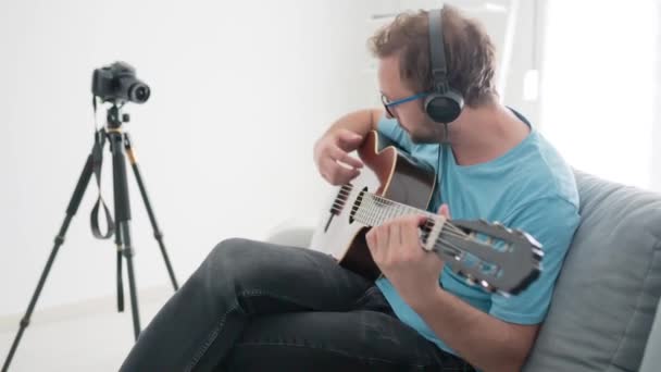 Gitarist Maken Van Video Lessen Tutorials Voor Internet Vlog Website — Stockvideo