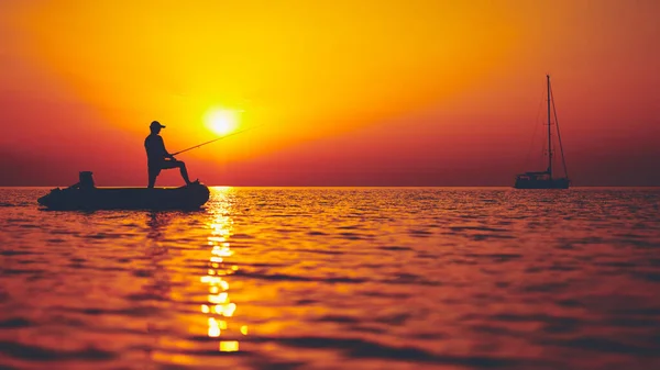 Silhouette Fisherman Fishing Sunset Time Open Sea — Stock Photo, Image