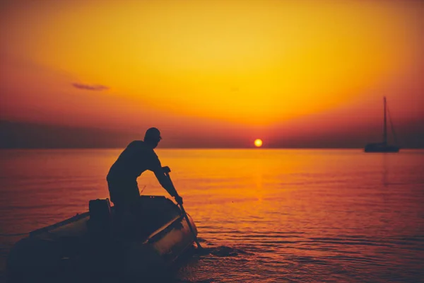 Silhouette Fisherman Fishing Sunset Time Open Sea — Stock Photo, Image