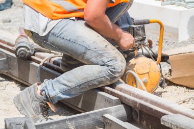 İnşaat işçisi için ağır bir iş..