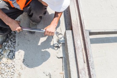 İnşaat işçisi için ağır bir iş..