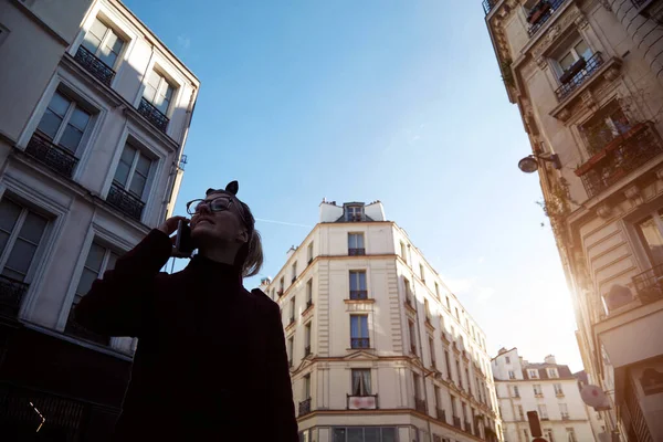 Woman Using Smartphone Streets Paris France — Stock Photo, Image