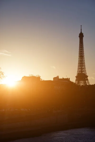 Günbatımından Hemen Önce Paris Fransa Eiffel Kulesi Nin Ünlü Simgesi — Stok fotoğraf