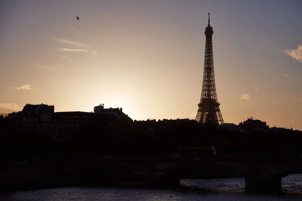 Stadsgezicht Van Parijs Frankrijk Beroemde Eiffeltoren Silhouet Vlak Voor Zonsondergang — Stockfoto