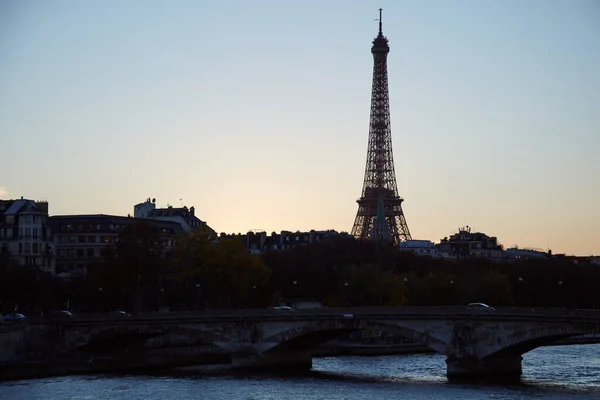 Stadsgezicht Van Parijs Frankrijk Beroemde Eiffeltoren Silhouet Vlak Voor Zonsondergang — Stockfoto