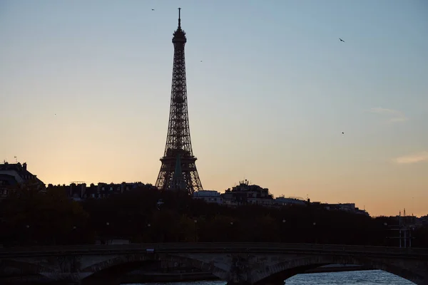 Stadsgezicht Van Parijs Frankrijk Beroemde Eiffeltoren Silhouet Vlak Voor Zonsondergang — Stockfoto