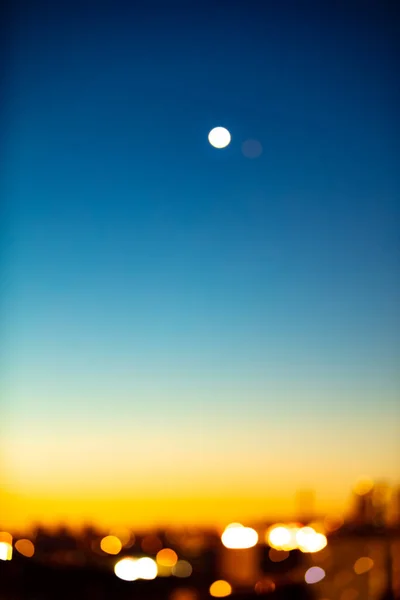 Unscharfes Foto Einer Stadt Der Morgendämmerung Mit Einem Stern Himmel — Stockfoto