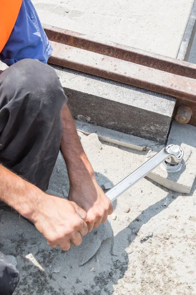 İnşaat işçisi için ağır bir iş..