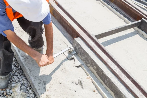 İnşaat işçisi için ağır bir iş..