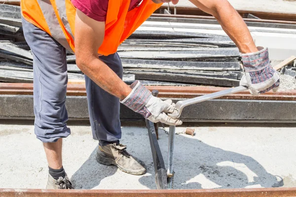 İnşaat işçisi için ağır bir iş..