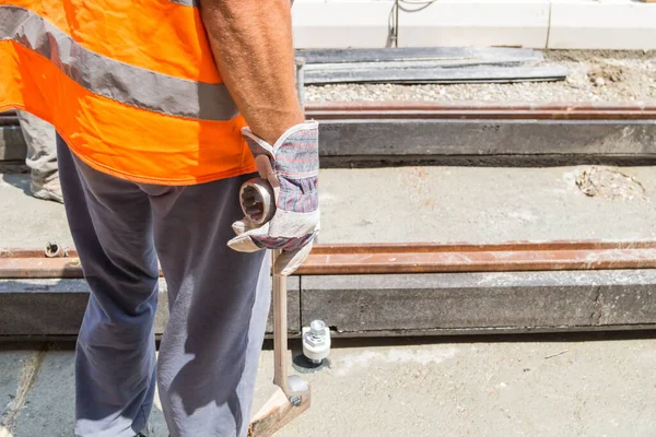 İnşaat işçisi için ağır bir iş..