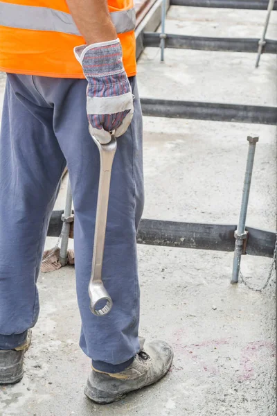 İnşaat işçisi için ağır bir iş..