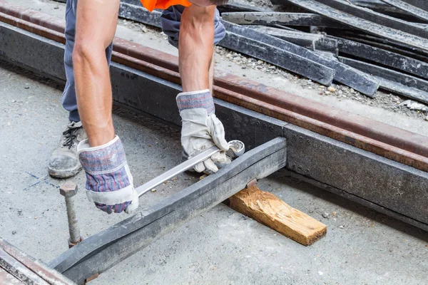 İnşaat işçisi için ağır bir iş..