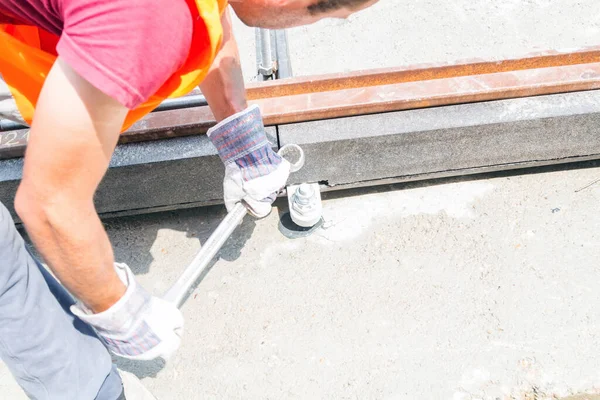 İnşaat işçisi için ağır bir iş..