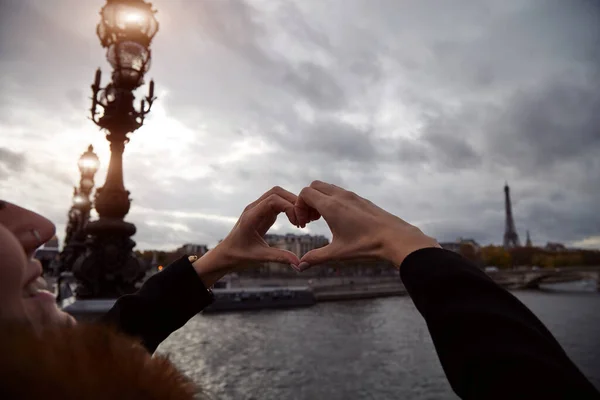 Girl Using Cellphone Paris City Background Seine River Eiffel Tower — Stock Photo, Image