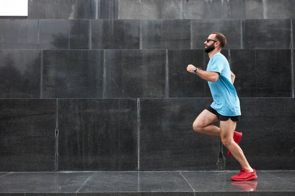 Nowoczesny Sport Człowiek Jogging Ćwiczenia Środowisku Miejskim — Zdjęcie stockowe