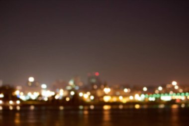 Özgeçmiş için uygun odaksız şehir ortamı.