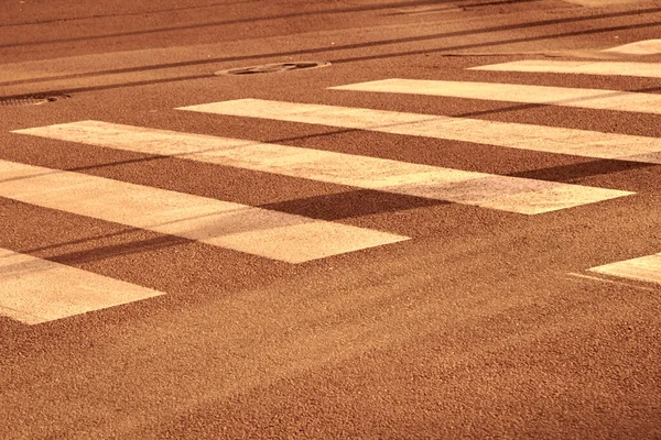 Crosswalk Και Άσφαλτος Αστικό Περιβάλλον — Φωτογραφία Αρχείου