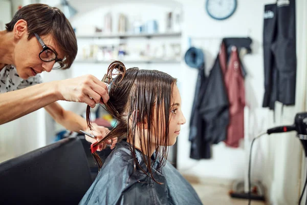 Peluquería Cortar Cabello Salón —  Fotos de Stock