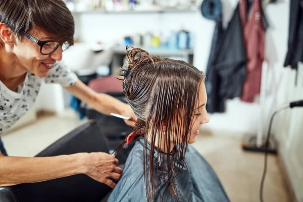 Peluquería Cortar Cabello Salón —  Fotos de Stock