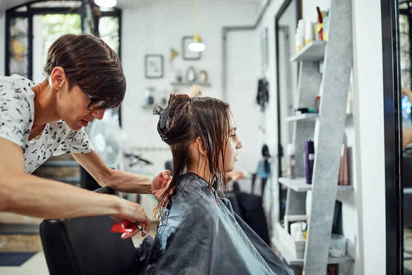 Peluquería Cortar Cabello Salón —  Fotos de Stock