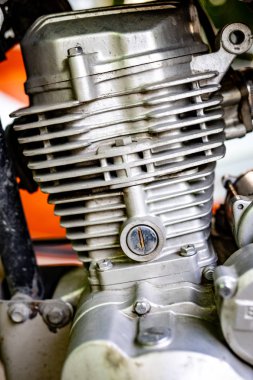 Eski 80'lerin motosikletinin motor görüntüsü