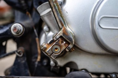 Eski 80'lerin motosikletinin motor görüntüsü