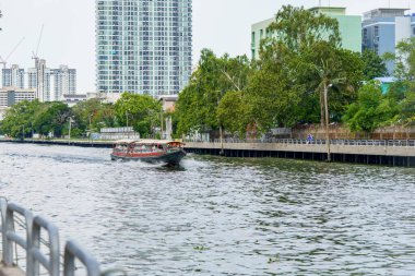 31 Haziran 2020 Yolcu gemisi Bangkok, Tayland 'da Saen Saeb Kanalı' nda.