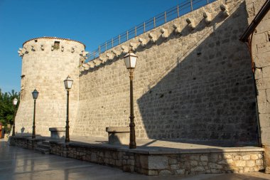 Eski savunma duvarı. Krk, Krk adası, Hırvatistan.