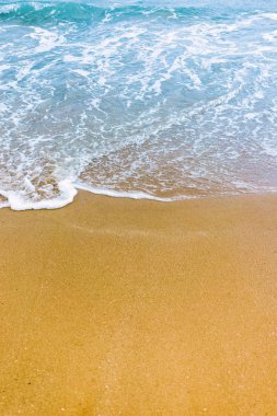 Sandy Beach.Close up çekim açık Mavi Deniz Yumuşak Dalga , Arka Plan