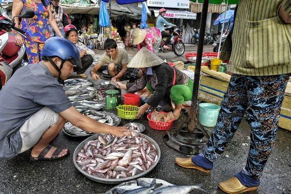 Tho Vietnam Agosto Gente Vende Pescado Marisco Mercado Callejero Agosto —  Fotos de Stock