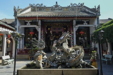 Hoi An, Vietnam - 17 Ağustos: Kanton Meclis Salonu'nda ejderha çeşmesi (Quang Trieu) Ağustos'ta 17, 2018 Hoi An, Vietnam.