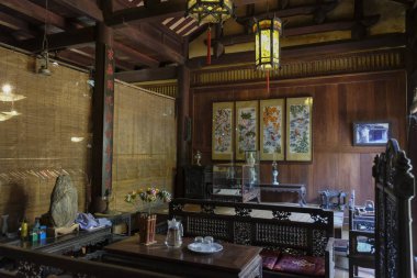 Hoi An, Vietnam - 17 Ağustos: Unesco'daki tarihi Duc An Kitabevi'nin avlusu 17 Ağustos 2018'de Hoi An, Vietnam.