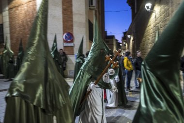 Calanda, Teruel, İspanya - 30 Mart: Paskalya haftası kutlamalarında tövbeler, 30 Mart 2018'de İspanya'nın Teruel kentinde Aragon Bölgesi'nin güneyindeki bu köylerin her köşesinde davul sesi duyulabiliyor.